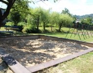 Piwniczna_Zdr_j_os._Hanusz_w_plac_zabaw_przy_przedszkolu_nr._3_zdj._2_.JPG