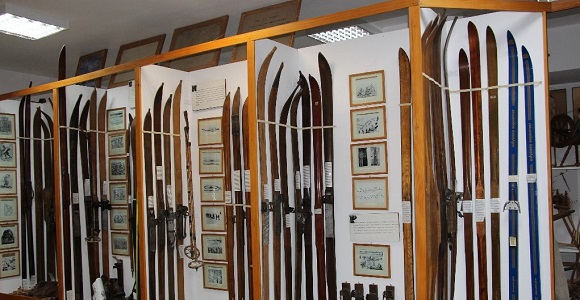 Poseł Arkadiusz Mularczyk. W 40. rocznicę utworzenia unikalnego Muzeum Nart w Piwnicznej-Zdroju